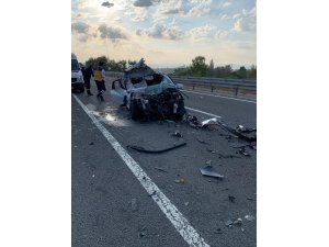 Bolu’da tıra arkadan çarpan otomobil hurdaya döndü: 2 ölü, 1 yaralı