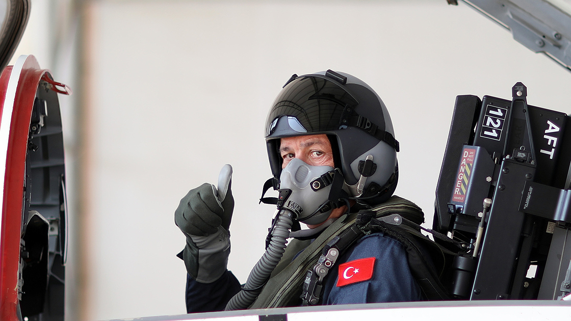 Akar'dan Ege Denizi üzerinde uçuş