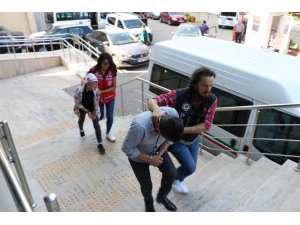 Narkotimler uyuşturucuya geçit vermiyor: Karı koca gözaltında