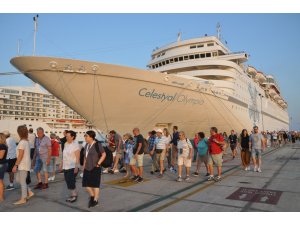 Kuşadası’na 3 gemiyle 4 bin 230 turist geldi