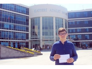 Açıkta kalan okul birincisi öğrenci, hakkını yargıda arıyor