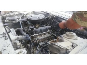 Seyir halindeki otomobil alev aldı