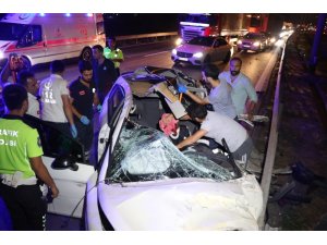 TEM’de makas atarken tıra çarpan otomobilin sürücüsü öldü