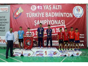 Genç raketlerin şampiyonluk coşkusu