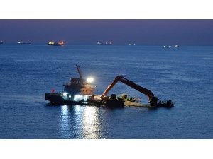 Bozcaada'da su alınca karaya oturtulan gemi