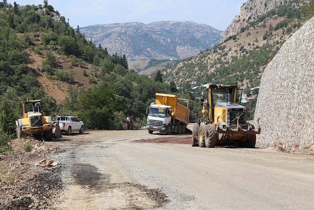 Hadim'de yol genişletme çalışmaları