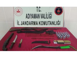 Ev değil adeta cephanelik