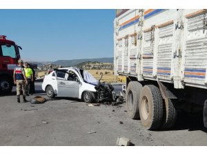 Kahramanmaraş'ta otomobil ile kamyon çarpıştı: 1 ölü