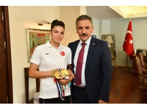 7. kez üst üste dünya şampiyonluğunu getiren atlayış
