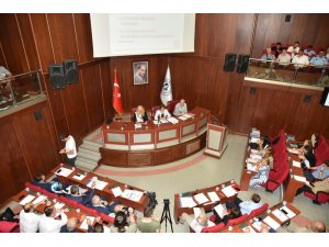 İzmit Belediyesi meclisinde 15 gündem maddesi görüşüldü