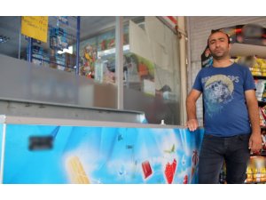 Sabah 05.30’da dondurma çalan hırsızlar güvenlik kamerasında