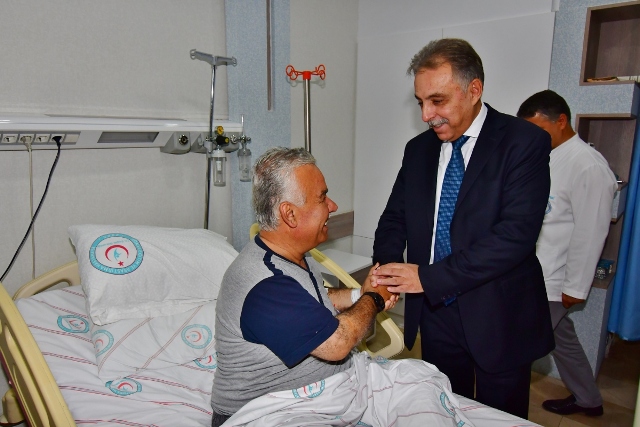 Vali Toprak, hasta ziyaretinde