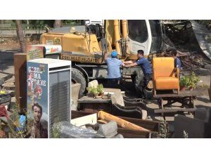 Minibüsçüler tuvalet için ayaklandı...Kepçe kazmayı vurdu olaylar çıktı