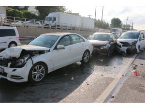 Kocaeli’de 7 aracın karıştığı zincirleme kazada trafik felç oldu