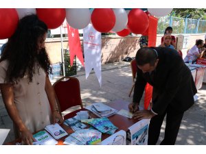 Validen dilek ağacına "kadına yönelik şiddeti kınıyorum" notu