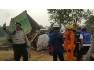 Endonezya’da 20 araçlık zincirleme kaza: 8 ölü