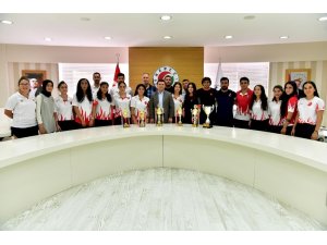 Tütüncü,genç güreşçileri ağırladı