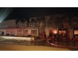 İzmir’de ekmek fabrikası alev alev yandı