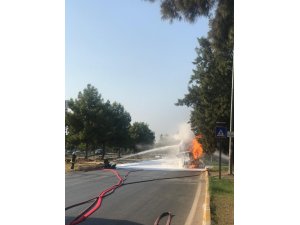 Antalya’da yanan LPG tankerini söndürme çalışmaları sürüyor