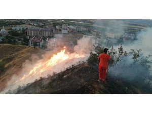 Bingöl’de 5 dönümlük alan yandı