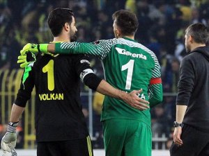 Muslera'dan Volkan Demirel'e destek mesajı