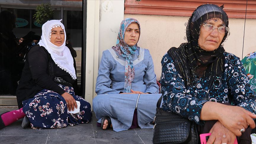 Yıllarca ‘Analar ağlamasın’ diyenler Diyarbakırlı acılı annelere kör!