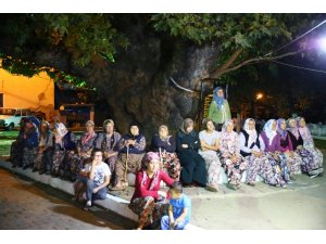 100 kadın anıt ağacın altında tezgah açıp para kazanacak