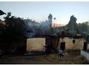 Van’da kömürlük yangını