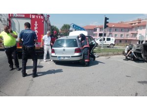 Işık ihlali kazayı beraberinde getirdi: 5 yaralı