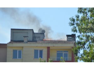 Çatı yangını korkuttu
