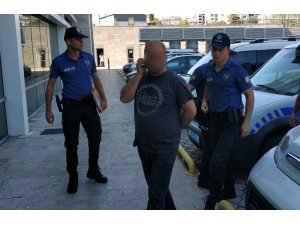 Kavgada ısırdığı kulağı kopardı