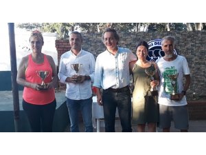 Tenisçiler "Zafer Kupasında" çarpıştı