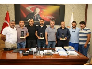 Tokat TSO Yönetimine güreşçilerden anlamlı plaket