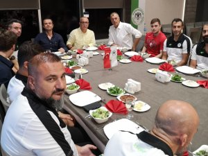 Konyaspor Basketbol Takımı yemekte buluştu