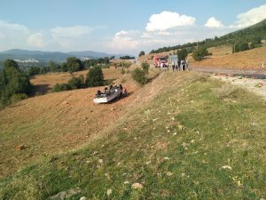 Denizli’de karpuz yüklü kamyonet devrildi: 2 yaralı