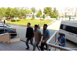 FETÖ’den gözaltına alınan 5 kişi adliyeye sevk edildi