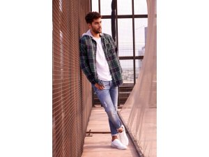 DeFacto üniversite öğrencileri için spor ağırlıklı kampüs koleksiyonu hazırladı