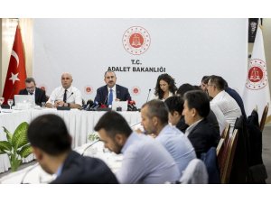 Adalet Bakanı Gül yargı muhabirleriyle kahvaltıda bir araya geldi