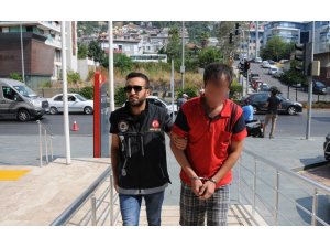 Alanya’da şüpheli araçtan uyuşturucu çıktı