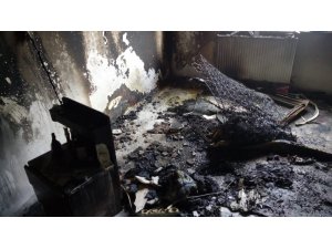 Apartmanda çıkan yangın korkuttu