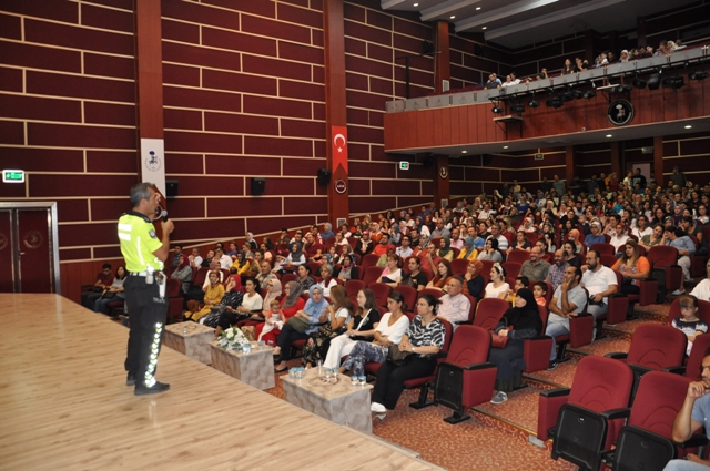 Akşehir’de öğretmenlere trafik eğitimi