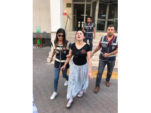 11 ayrı suçtan aranan şüpheli yatak odasındaki özel bölmede yakalandı