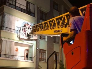 Başkent’te yangın çıkan bina tahliye edildi