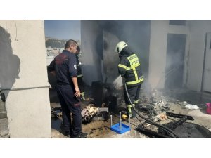 Odunlukta çıkan yangın korkuttu