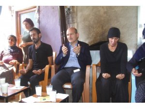 Bakan Soylu, terör kurbanı 2 kardeşin ailesini ziyaret etti