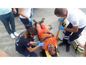 Çöp kamyonundan düşen temizlik görevlisi yaralandı