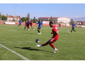 Erzincanspor kendi evinde Karbel Karaköprü Belediyespor ile golsüz berabere kaldı