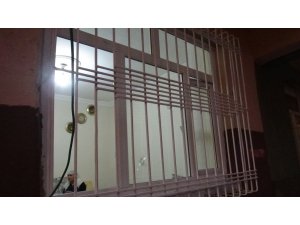 Diyarbakır’da 3 kişi kan davalısının evine kurşun yağdırdı