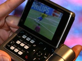 TV, cep telefonu ve laptop birarada