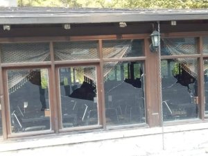 Kozan’da Dağılcak Sosyal Tesislerine saldırı